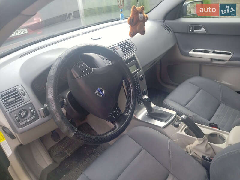 Седан Volvo S40 2005 в Киеве фото 3 Седан Volvo S40 2005 в Киеве