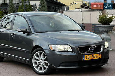 Седан Volvo S40 2011 в  фото 24 Седан Volvo S40 2011 в
