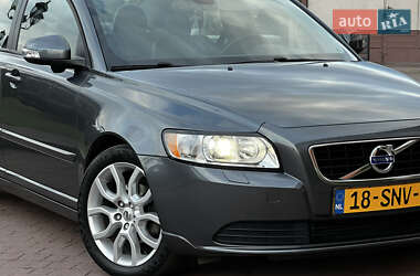 Седан Volvo S40 2011 в  фото 27 Седан Volvo S40 2011 в