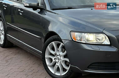 Седан Volvo S40 2011 в  фото 30 Седан Volvo S40 2011 в