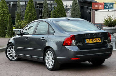 Седан Volvo S40 2011 в  фото 35 Седан Volvo S40 2011 в