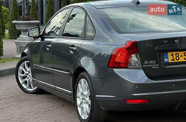 Седан Volvo S40 2011 в  фото 40 Седан Volvo S40 2011 в