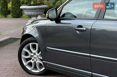 Седан Volvo S40 2011 в  фото 45 Седан Volvo S40 2011 в