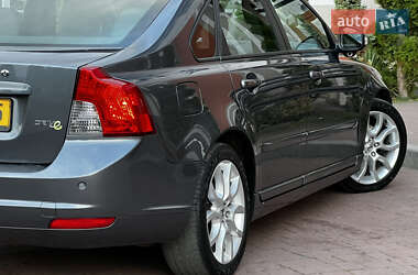 Седан Volvo S40 2011 в  фото 56 Седан Volvo S40 2011 в