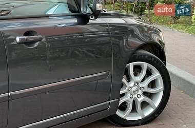 Седан Volvo S40 2011 в  фото 61 Седан Volvo S40 2011 в