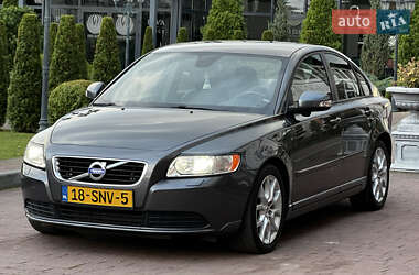 Седан Volvo S40 2011 в  фото 64 Седан Volvo S40 2011 в