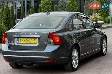 Седан Volvo S40 2011 в  фото 67 Седан Volvo S40 2011 в