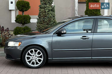 Седан Volvo S40 2011 в  фото 71 Седан Volvo S40 2011 в