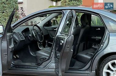 Седан Volvo S40 2011 в  фото 73 Седан Volvo S40 2011 в