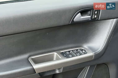 Седан Volvo S40 2011 в  фото 78 Седан Volvo S40 2011 в