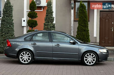 Седан Volvo S40 2011 в  фото 98 Седан Volvo S40 2011 в