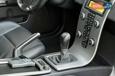 Седан Volvo S40 2011 в  фото 113 Седан Volvo S40 2011 в