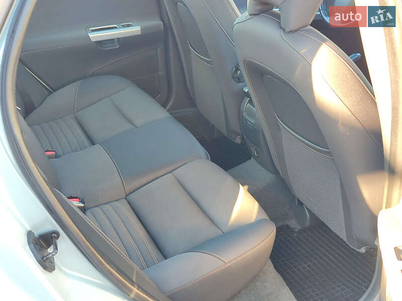 Седан Volvo S40 2011 в Киеве фото 24 Седан Volvo S40 2011 в Киеве