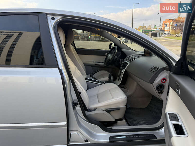 Седан Volvo S40 2012 в Днепре