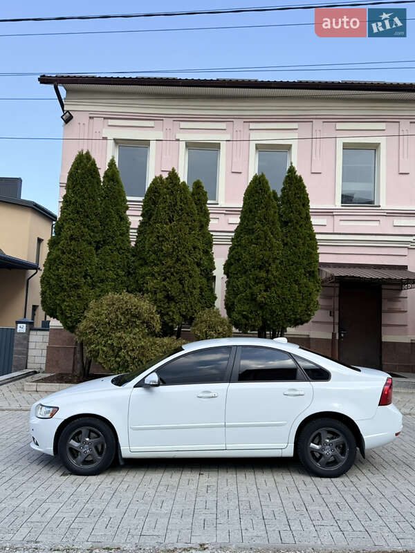 Седан Volvo S40 2012 в Днепре