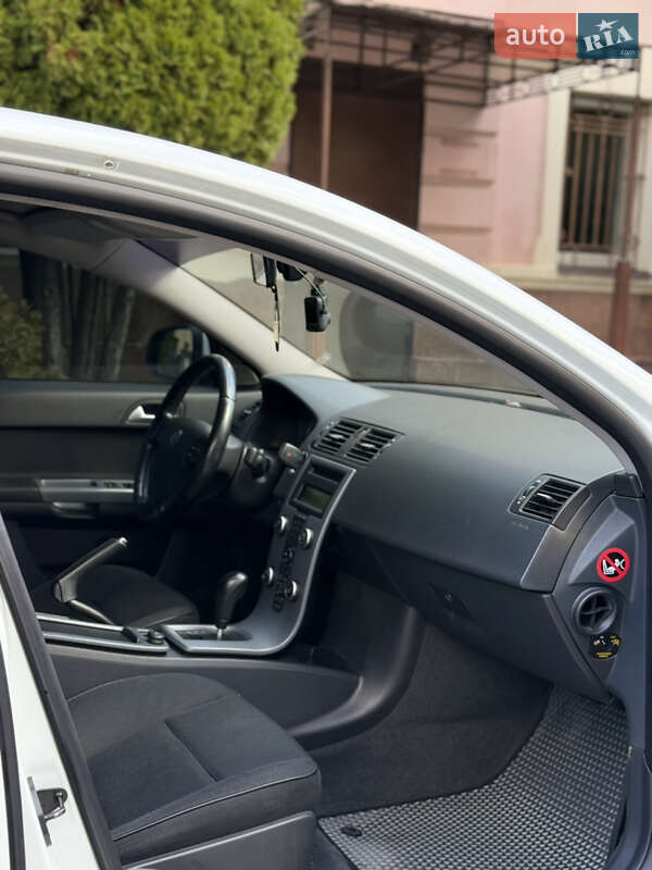 Седан Volvo S40 2012 в Днепре