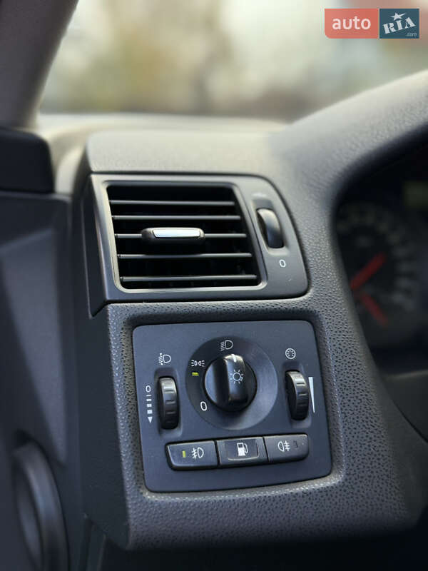 Седан Volvo S40 2012 в Днепре