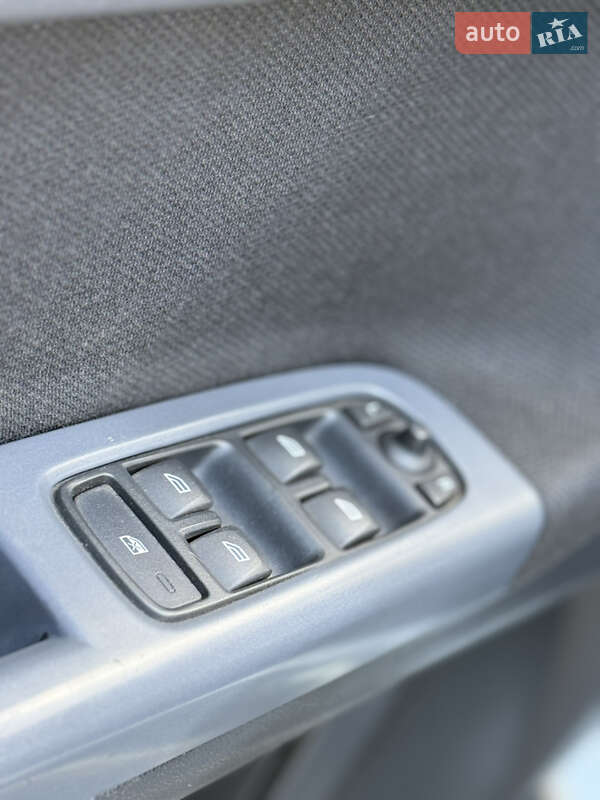 Седан Volvo S40 2012 в Днепре