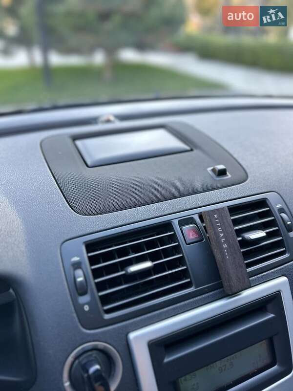 Седан Volvo S40 2011 в Ужгороде