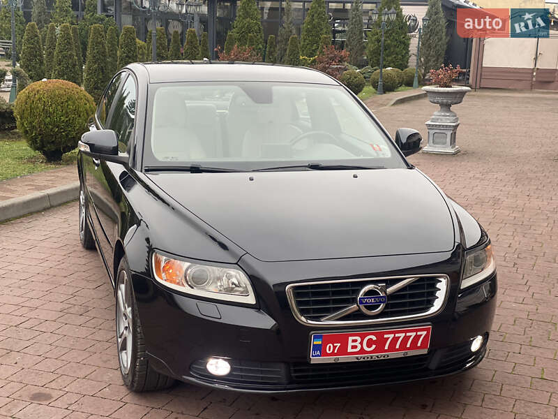 Седан Volvo S40 2011 в Стрию
