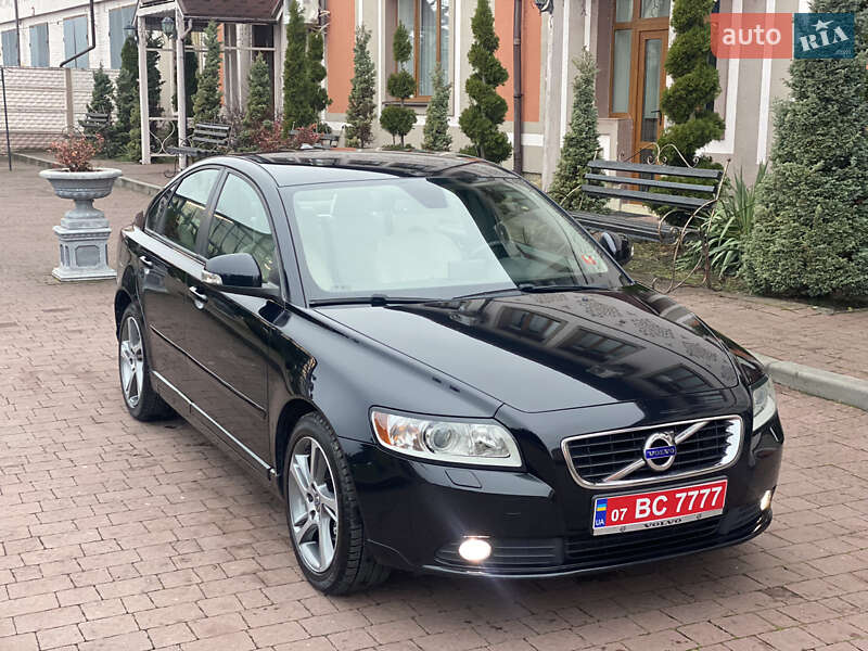 Седан Volvo S40 2011 в Стрию