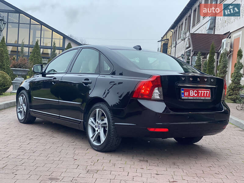 Седан Volvo S40 2011 в Стрию