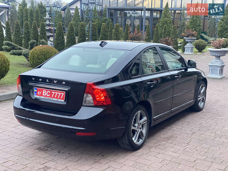 Седан Volvo S40 2011 в Стрию