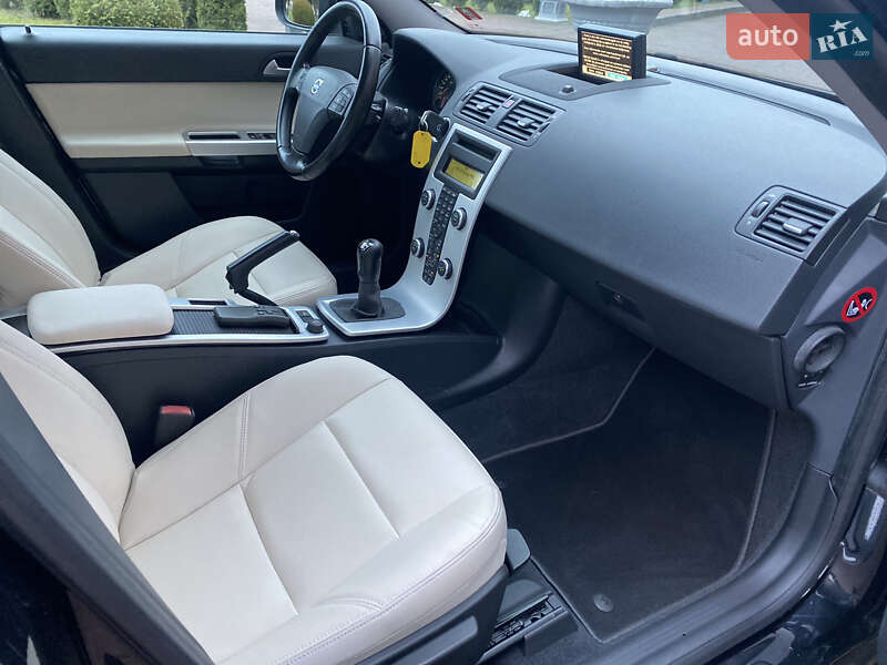 Седан Volvo S40 2011 в Стрию