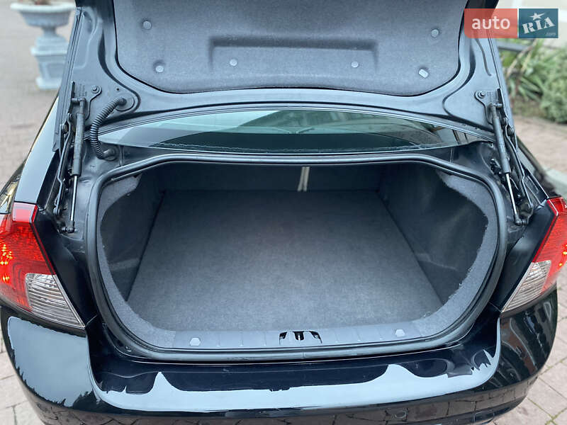 Седан Volvo S40 2011 в Стрию