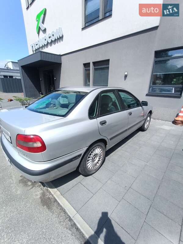 Седан Volvo S40 2000 в Ирпене