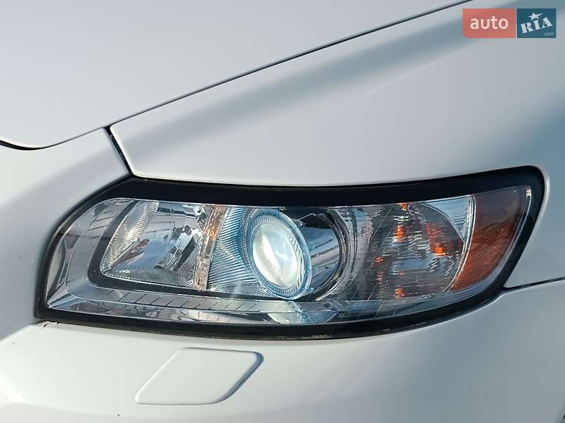 Седан Volvo S40 2010 в Львове