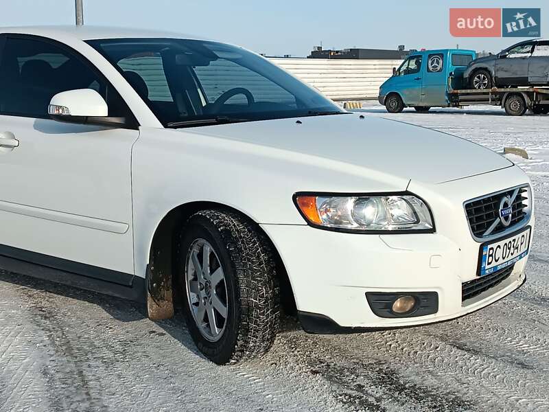 Седан Volvo S40 2010 в Львове