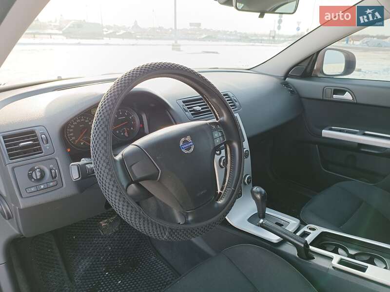 Седан Volvo S40 2010 в Львове