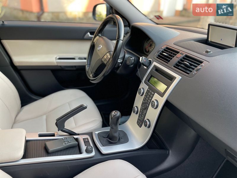 Седан Volvo S40 2011 в Стрию