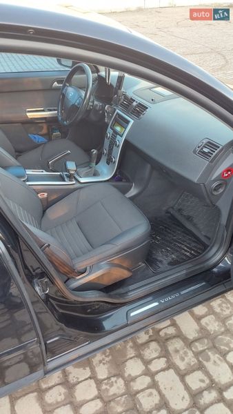 Седан Volvo S40 2010 в Борщеве