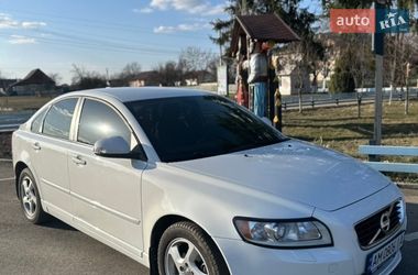 Седан Volvo S40 2012 в Малине