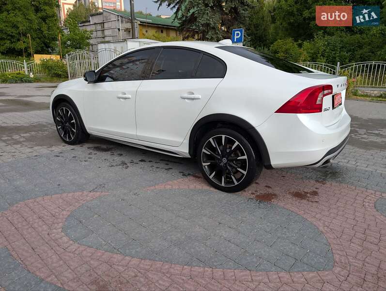 Седан Volvo S60 Cross Country 2016 в Тернополе