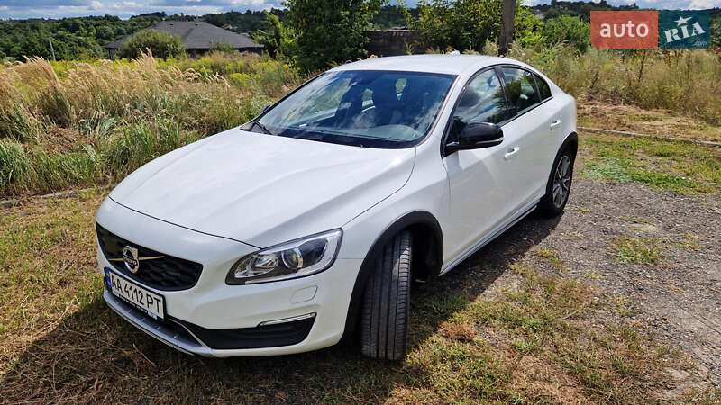 Седан Volvo S60 Cross Country 2017 в 