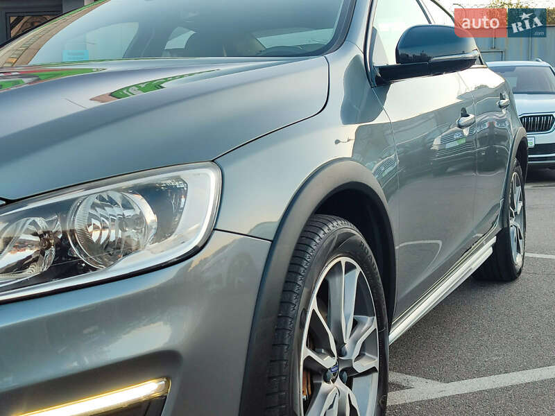 Седан Volvo S60 Cross Country 2018 в Киеве