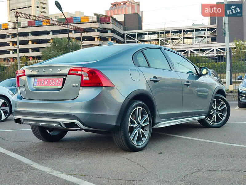 Седан Volvo S60 Cross Country 2018 в Киеве