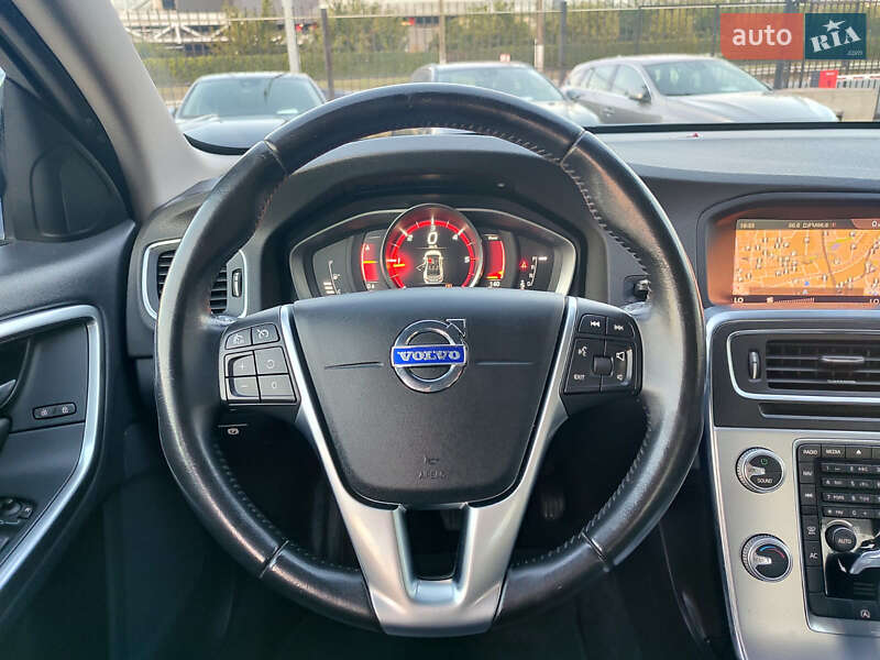 Седан Volvo S60 Cross Country 2018 в Киеве