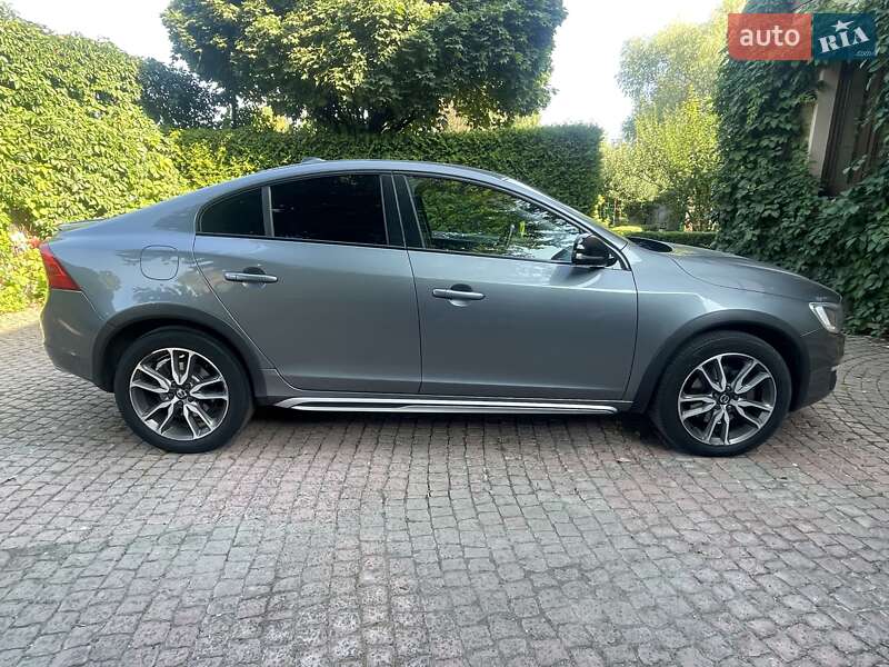 Седан Volvo S60 Cross Country 2016 в Киеве