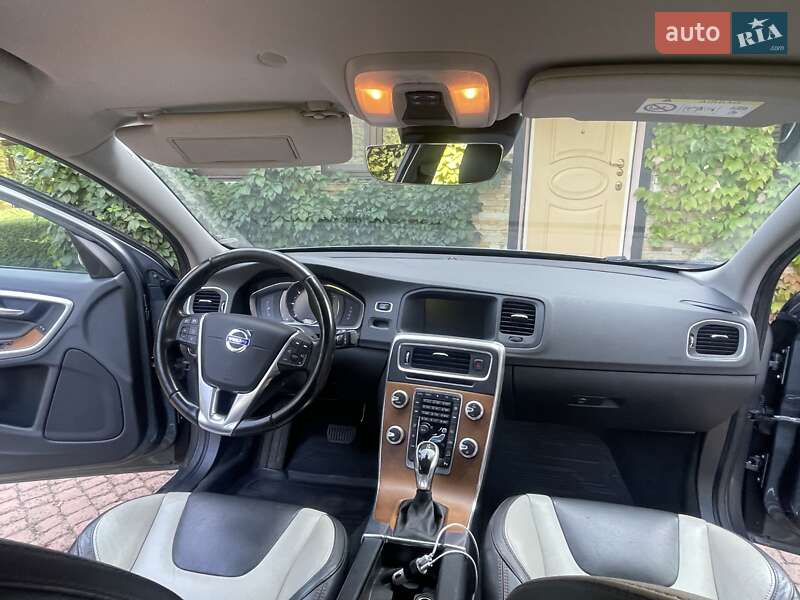 Седан Volvo S60 Cross Country 2016 в Киеве