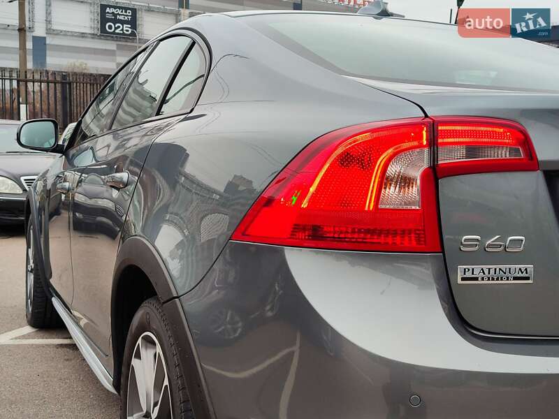 Седан Volvo S60 Cross Country 2017 в Києві
