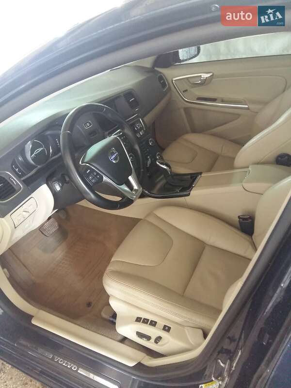 Седан Volvo S60 2013 в Сумах