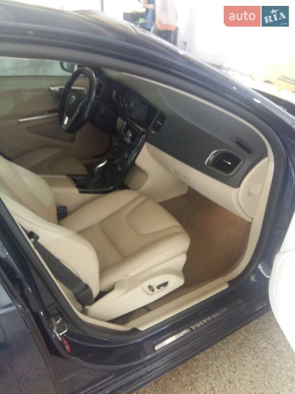 Седан Volvo S60 2013 в Сумах