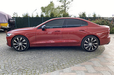 Седан Volvo S60 2019 в 
