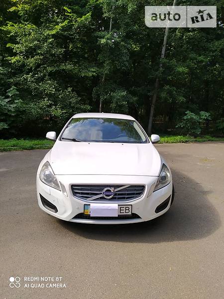 Седан Volvo S60 2012 в 