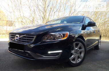 Седан Volvo S60 2014 в Чернівцях