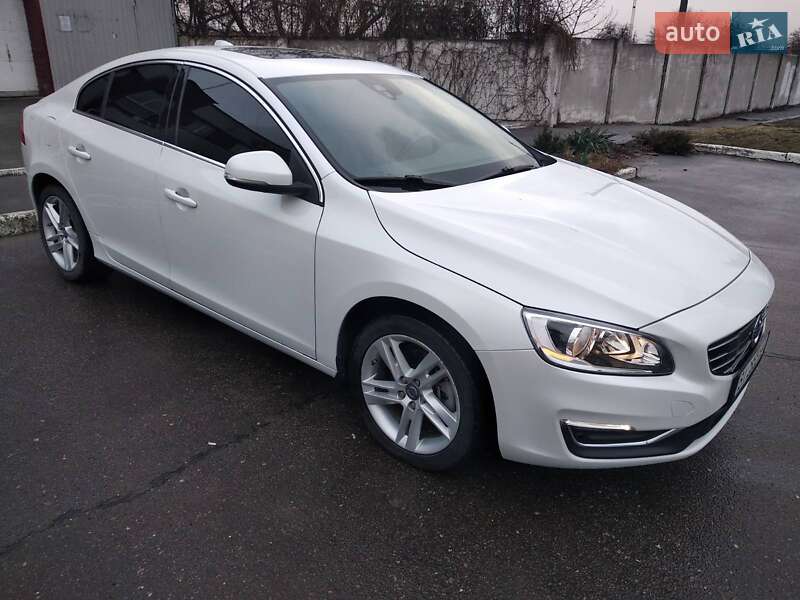 Седан Volvo S60 2014 в Карловке